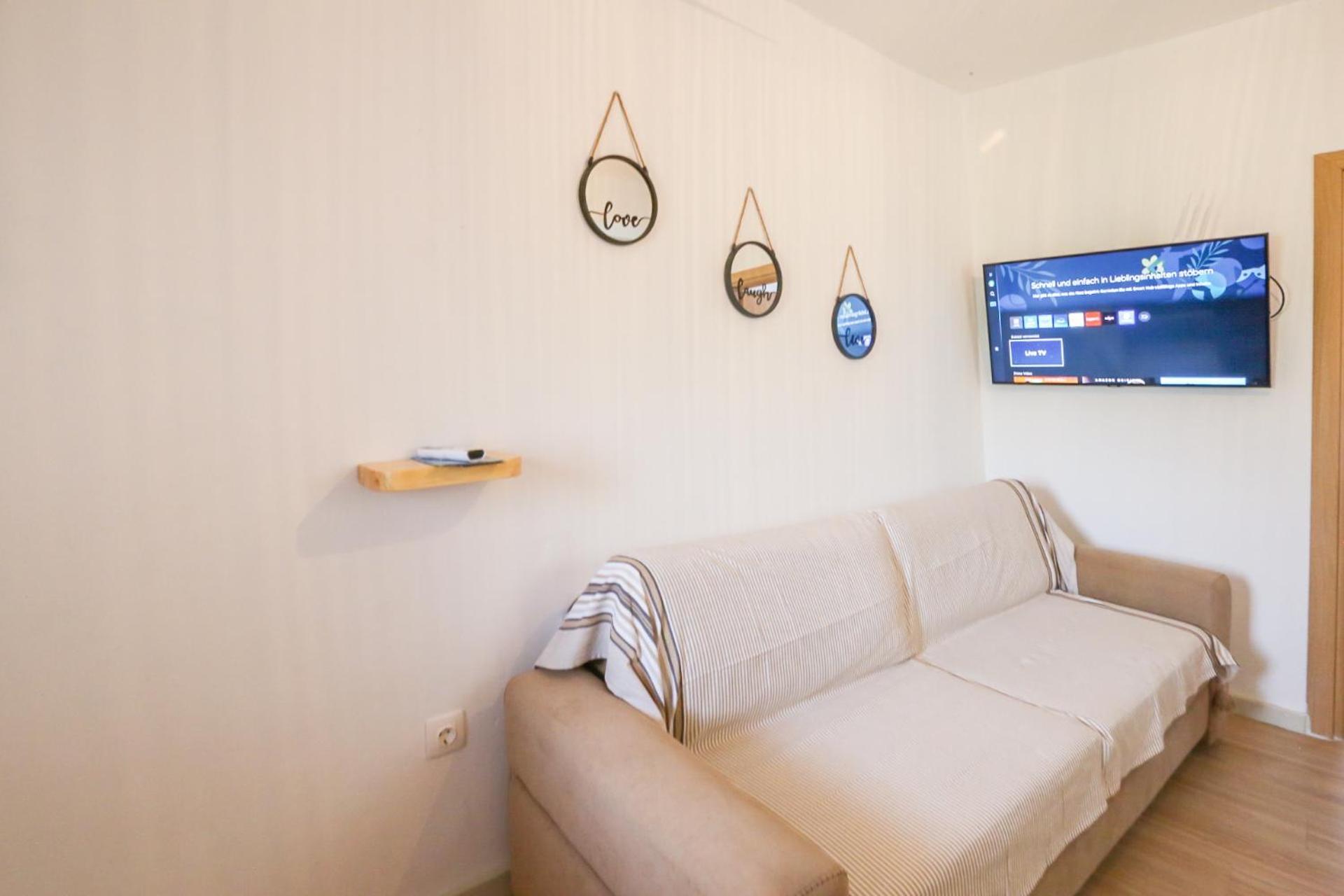 Village View Apartments Химара Экстерьер фото