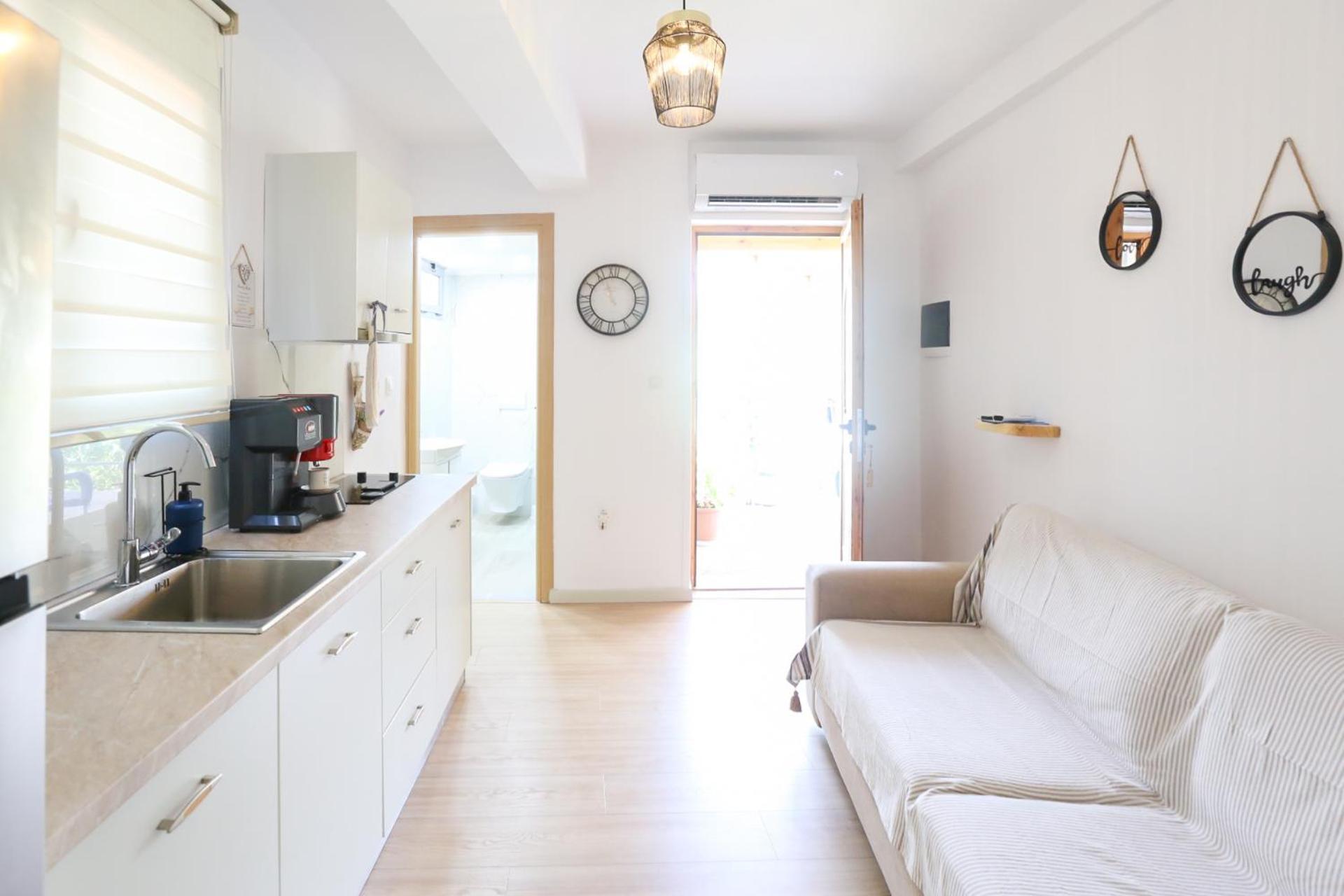 Village View Apartments Химара Экстерьер фото